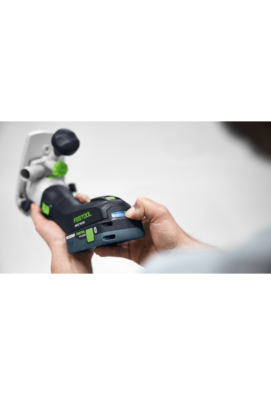 Аккумуляторный модульный кромочный фрезер Festool MFKC 700 EB-Basic