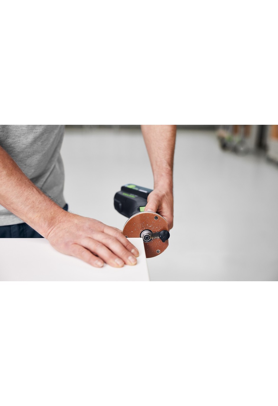 Аккумуляторный кромочный фрезер Festool OFKC 500 R3 EB-Basic