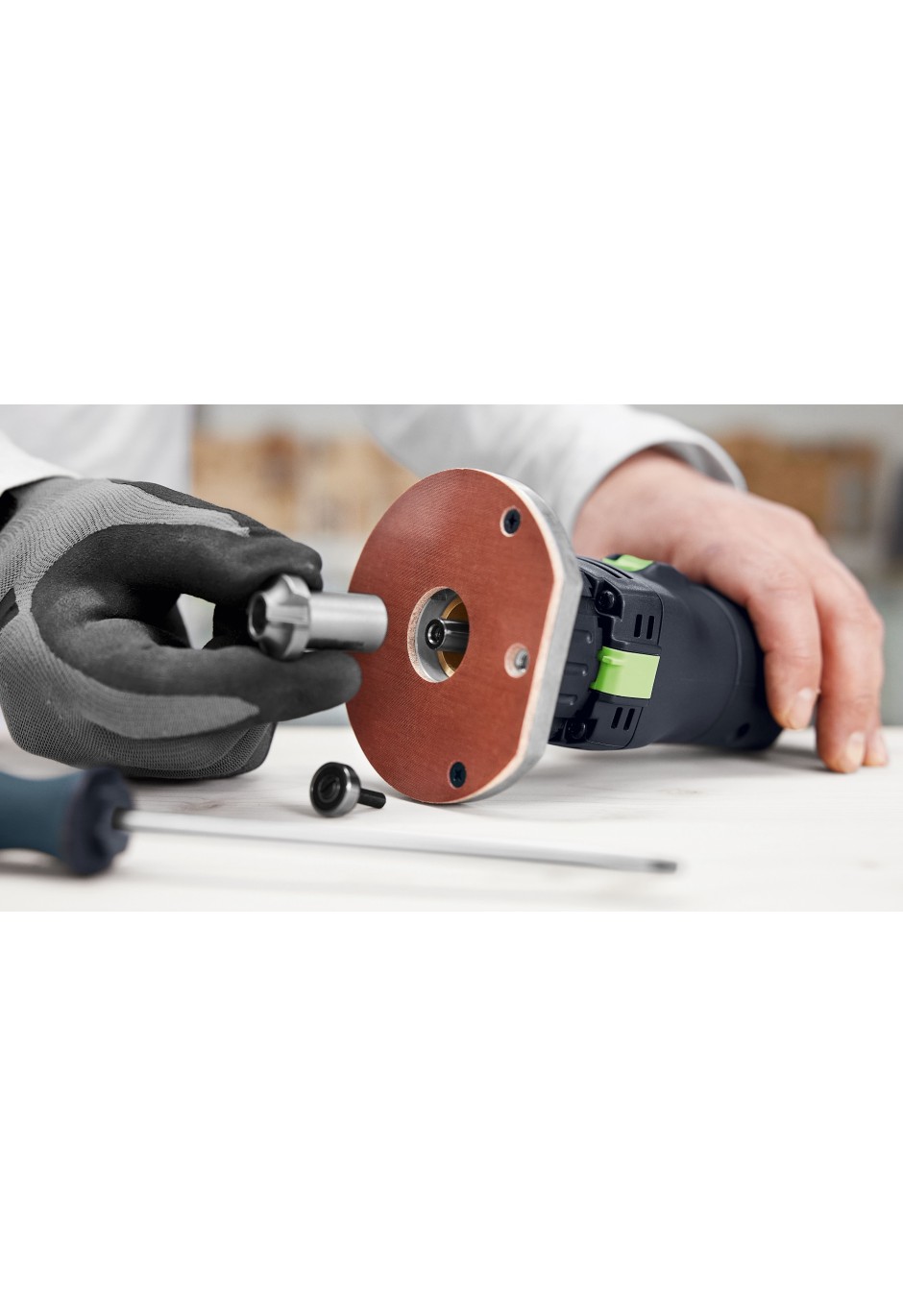 Аккумуляторный кромочный фрезер Festool OFKC 500 R3 EB-Basic