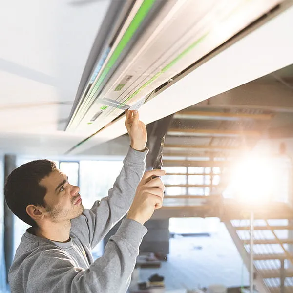 Монтаж профиля для LED-подсветки на потолке с системой направляющих Festool