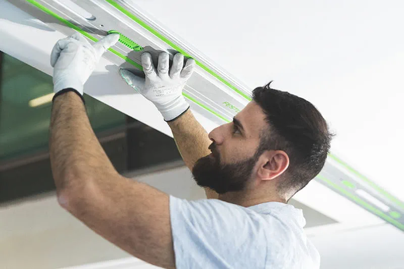 Фиксация направляющей Festool на потолке